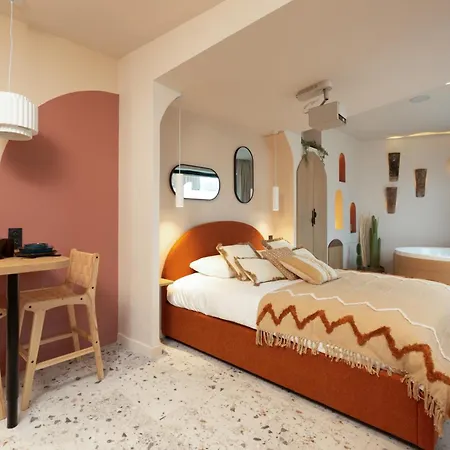 Romantique Ibiza, Jacuzzi, * Strasburgo
