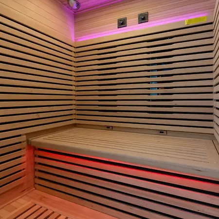 Romantique Ibiza, Jacuzzi, * Strasburgo